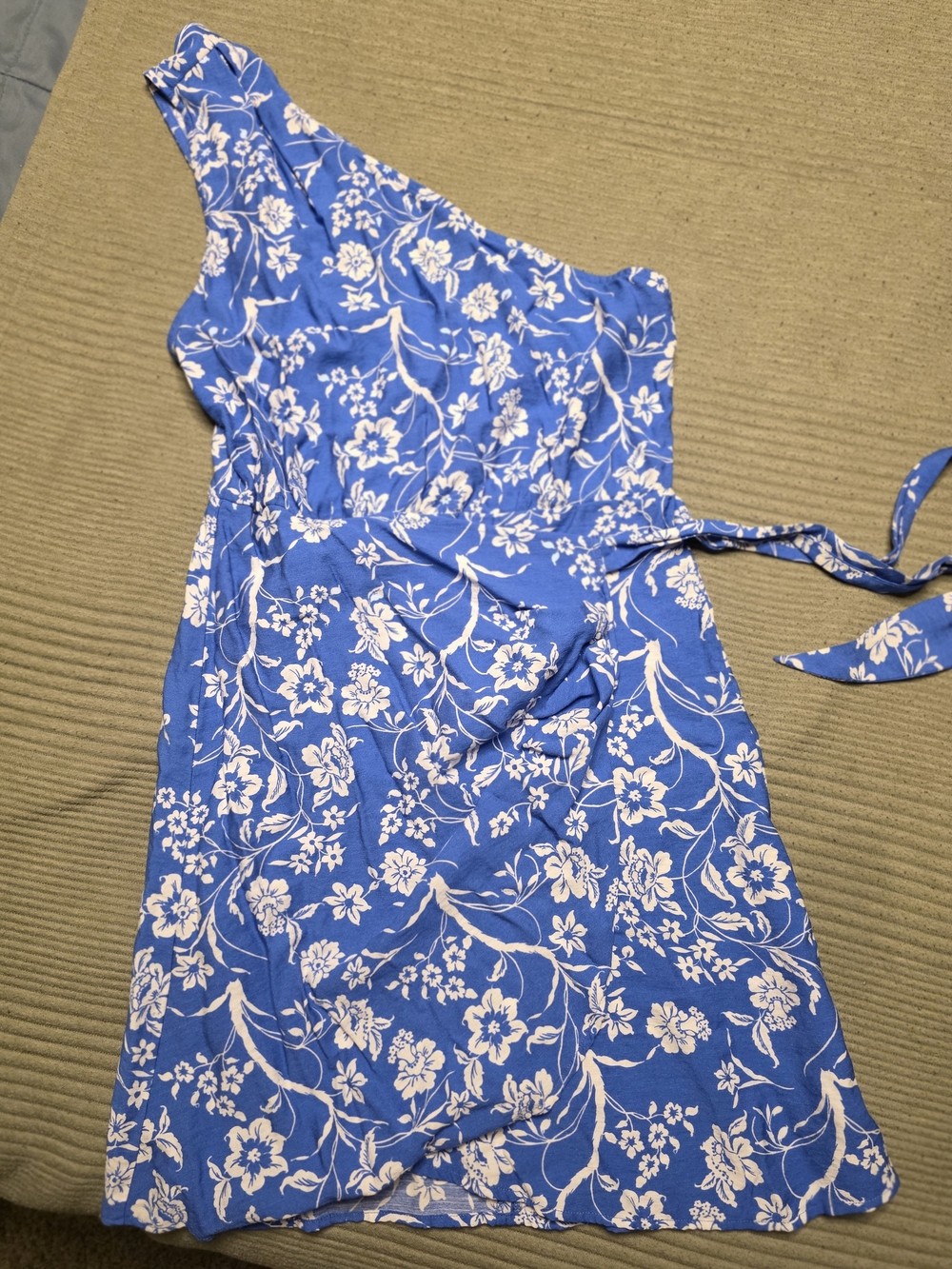 Cupshe Royal Blue One-Shoulder White Floral Dress